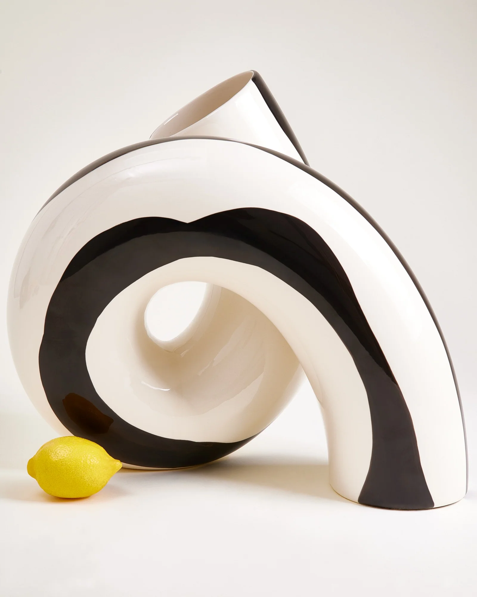 MaM x Ju Schnee Vase XL schwarz weiß - Image 3